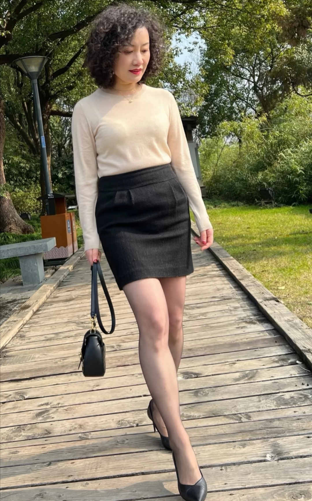 熟女最新潮流穿搭大赏，优雅魅力尽显风采